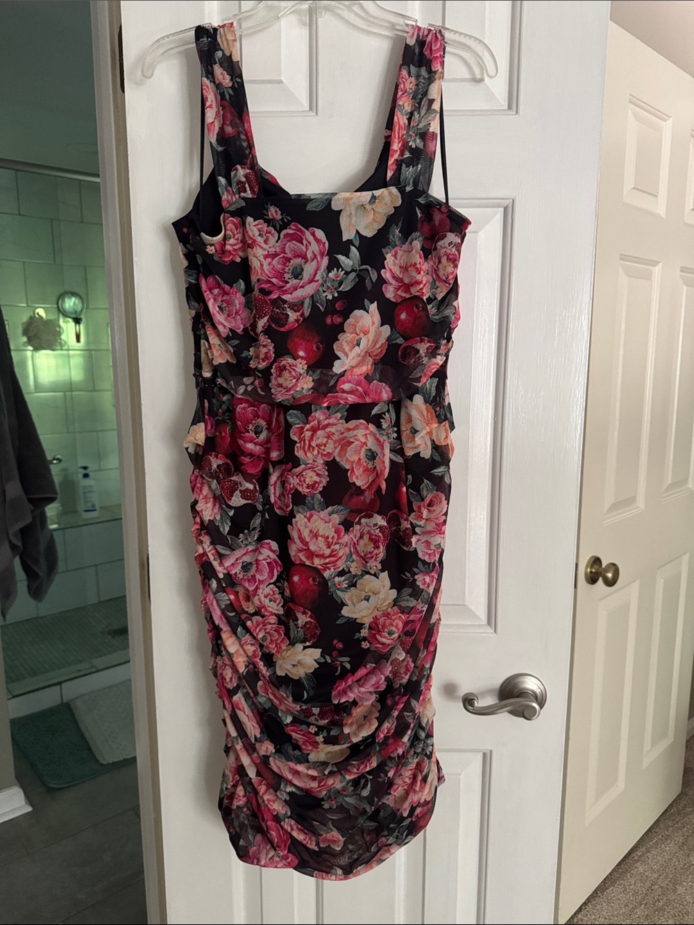 Express Black Floral Ruched Midi Dress - Picture 5 of 7